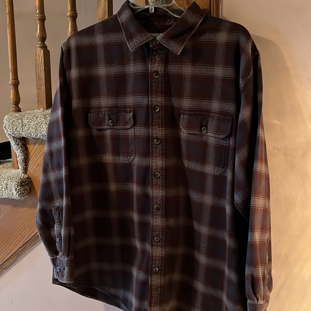 Vintage FIELDGEAR men’s long sleeve button down cotton flannel shirt.